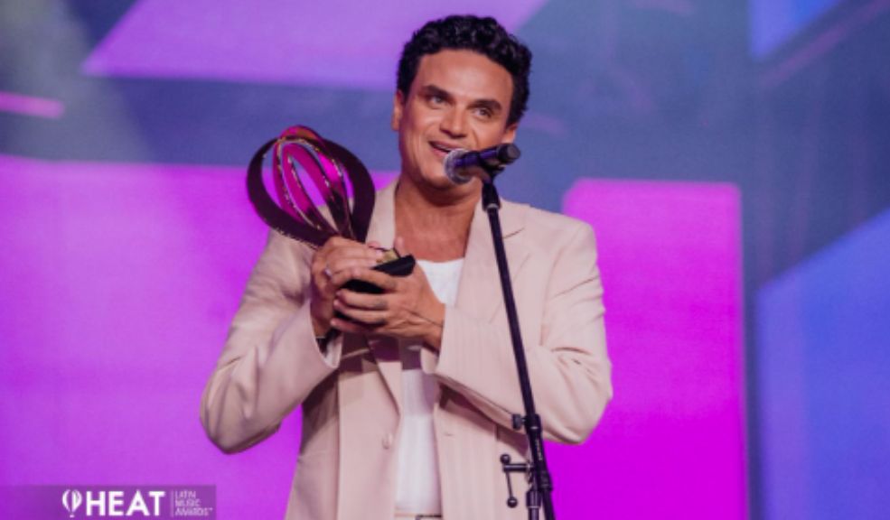 Silvestre Dangond recibe Premio a la Trayectoria Musical en los Premios Heat En una noche llena de música y emociones, Silvestre Dangond, uno de los exponentes más importantes del vallenato a nivel internacional, recibió el reconocimiento de Premio a la Trayectoria Musical en la décima edición de los Heat Latin Music Awards.