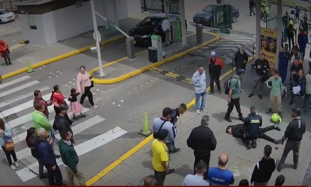 Revelan video de la persecución en la que patrullero Heiner Loaiza pierde la vida En la grabación quedó registrado el momento del robo y luego la persecución en la que lamentablemente el patrullero recibe una herida mortal.