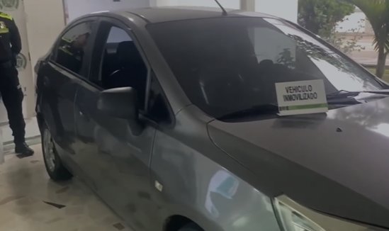 Capturan a 3 sujetos que transportaban marihuana en un carro Uniformados adscritos a la Estación de Policía Kennedy lograron la captura de tres personas por el delito de tráfico, fabricación o porte de estupefacientes.