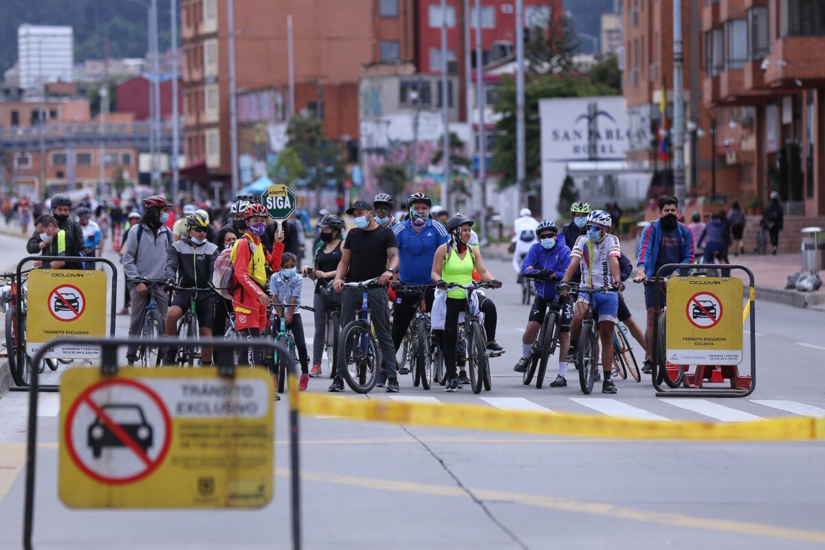 Hay vacantes para trabajar en la ciclovía de Bogotá: pille cómo aplicar El Instituto Distrital de Recreación y Deporte (Idrd) está en la búsqueda de jóvenes que quieran hacer parte del equipo de Guardianes de la Ciclovía. La convocatoria está abierta hasta el 31 de agosto de 2024.