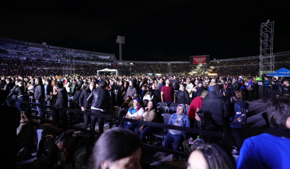 Bogotá vibró al ritmo del Rock y Pop en El Campín El Estadio Nemesio Camacho El Campín se convirtió en el epicentro del rock al recibir a más de 30.000 personas para una noche inolvidable con los artistas más emblemáticos del género en los años 90.