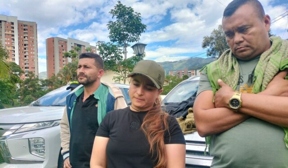 Siete cabecillas de las disidencias fueron capturados en caravana de la UNP Un total de siete integrantes del Estado Mayor Conjunto (EMC) de las disidencias de las FARC fueron capturados este martes durante un operativo que reveló que se desplazaban en vehículos de la Unidad Nacional de Protección (UNP).