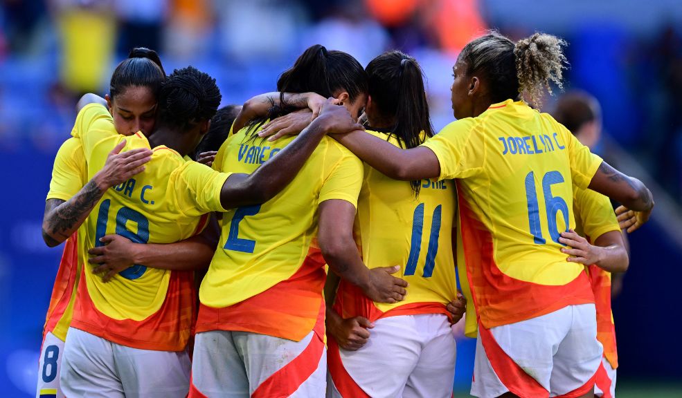 Selección Colombia venció 2-0 a Nueva Zelanda Sin su centrodelantera Mayra Ramírez, baja por suspensión, Colombia derrotó 2-0 a Nueva Zelanda este domingo en Lyon y volvió a la pelea del torneo femenino de fútbol de los Juegos Olímpicos de París, tras su estreno con derrota ante las anfitrionas.