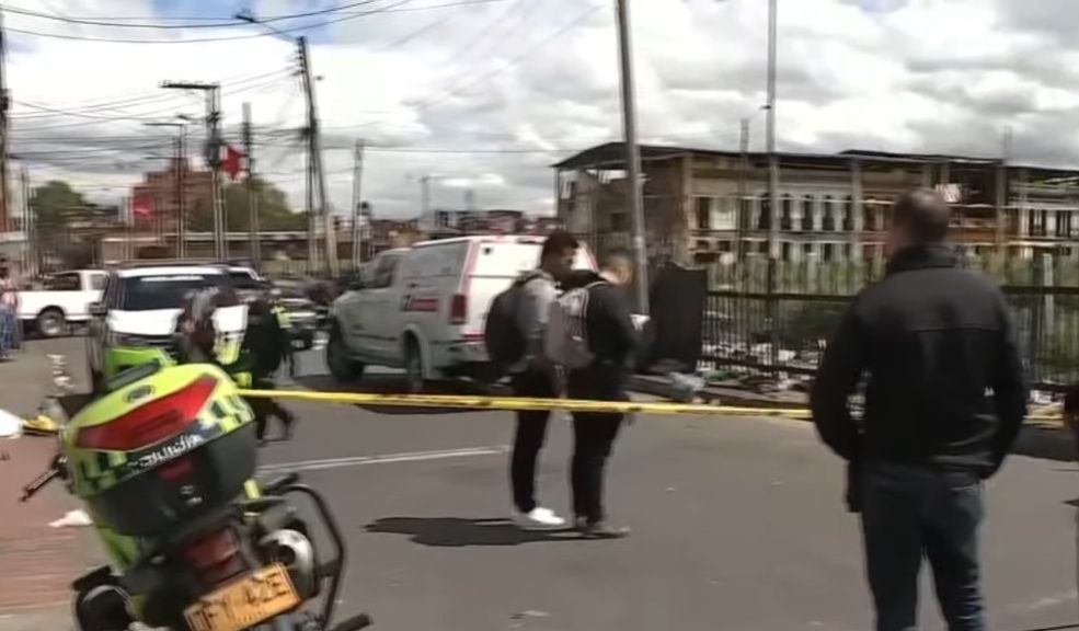 Crimen a puñal en Santa Fe En la mañana de este sábado se perpetró un hecho violento en el sector de San Bernardo (Santa Fe), donde un joven de aproximadamente 26 años fue asesinado con un arma cortopunzante.