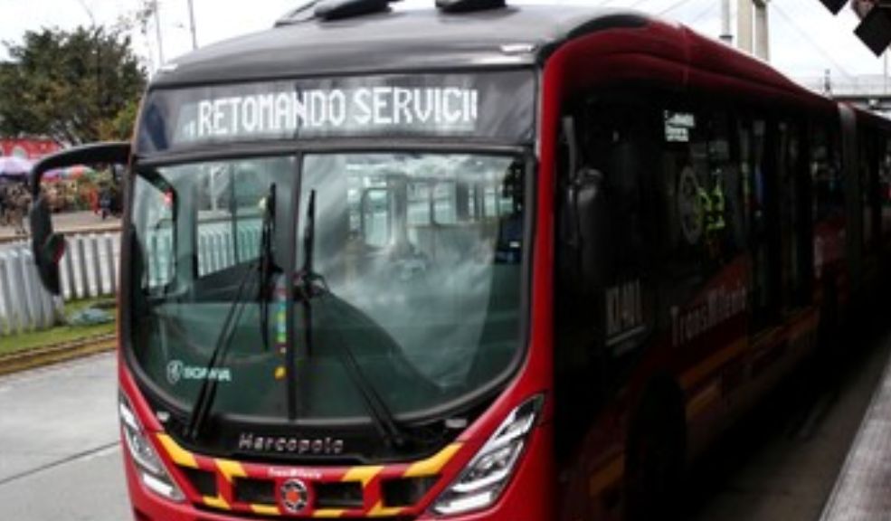 Peatón murió arrollado por un bus de TransMilenio en la Av. NQS El peatón perdió la vida en el lugar del siniestro.