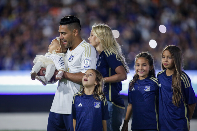 Falcao confesó su anhelo de volver a la Selección Colombia Este martes y ante más de 30 mil aficionados en el estadio el Campin, se vivió la tan anhelada presentación de Radamel Falcao García con Millonarios