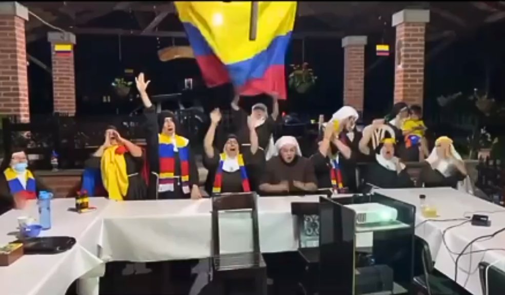 ¡Ayuda divina! Monjas alientan a la Selección Colombia y se viralizan En redes sociales se hizo viral un video en el que se ve cuando un grupo de monjas apoya a la 'Tricolor' y cantan a favor del equipo nacional.