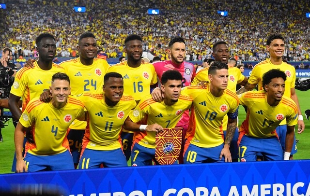 ¡Gracias muchachos!: Bogotá se prepara para recibir a la Selección Colombia La Policía de Bogotá tiene preparado desde el viernes pasado un dispositivo de seguridad para recibir a la 'Sele'. Sin embargo, los capitalinos están a la expectativa de la confirmación de la Federación Colombiana de Fútbol sobre un posible homenaje.