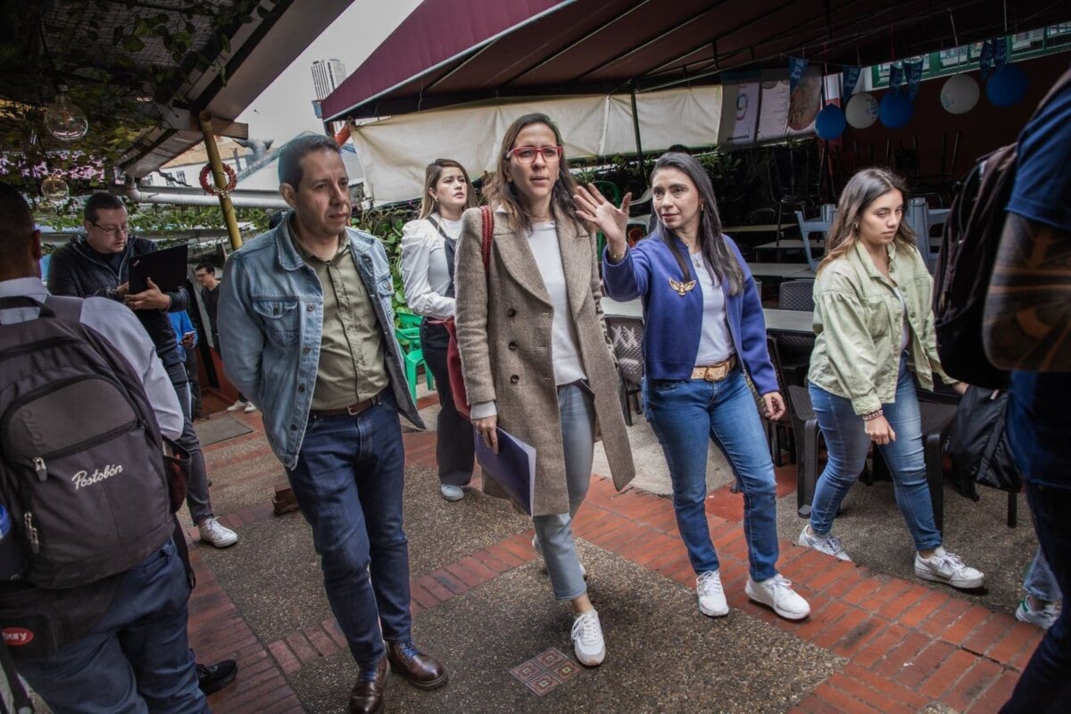 Alcaldía realizará importantes cambios en plazas de mercado de la ciudad Como parte de la estrategia Bogotá Sin Hambre 2.0, la alcaldía busca reducir el hambre a la mitad en la ciudad para el 2027. A través del fortalecimiento de los mercados campesinos, se busca mejorar las instalaciones y embellecer las áreas para atraer turismo y visitantes.