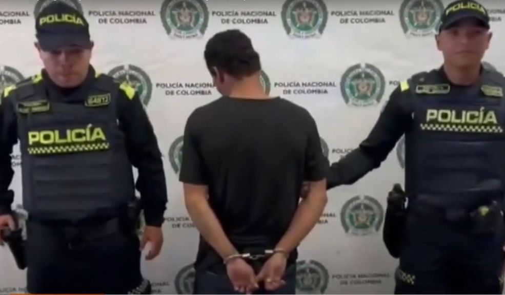 Así cayó alias 'Mateo', sujeto señalado de cometer al menos 9 homicidios en Ciudad Bolívar Luego de cometer el décimo homicidio que las autoridades han podido comprobarle a alias ‘Mateo’, este peligroso delincuente fue capturado el sábado en medio de un operativo realizado por agentes de la Policía de Ciudad Bolívar, justo en el barrio Marandú.