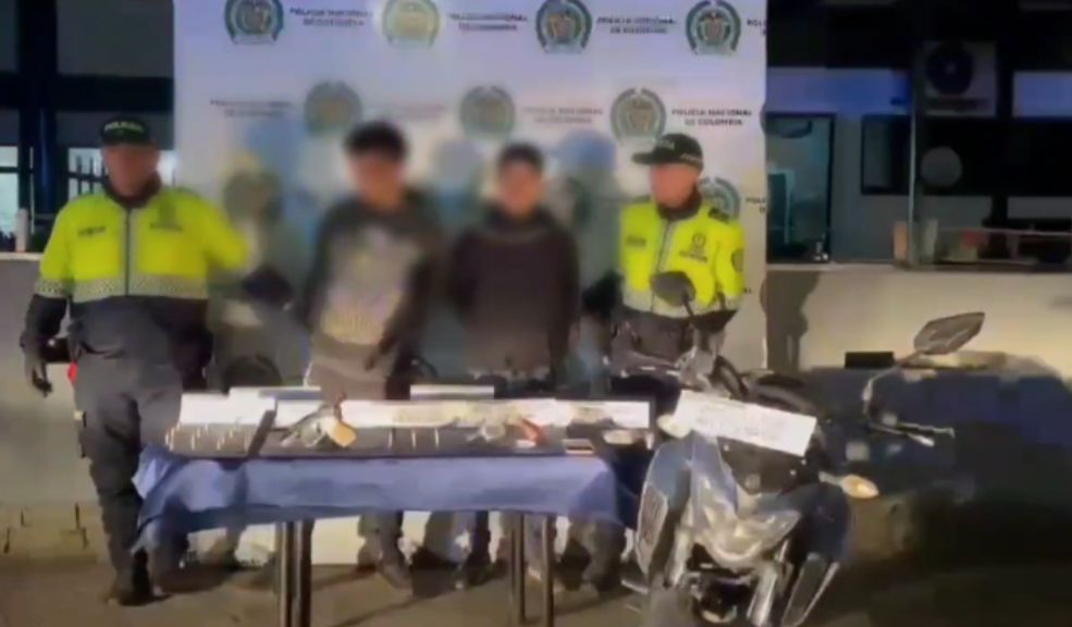 Capturan a 2 supuestos integrantes de la banda ‘Tren de los Alemanes AK 47' por extorsión De acuerdo con las autoridades, los sujetos capturados estarían involucrados en varios homicidios cometidos en la localidad de Fontibón.