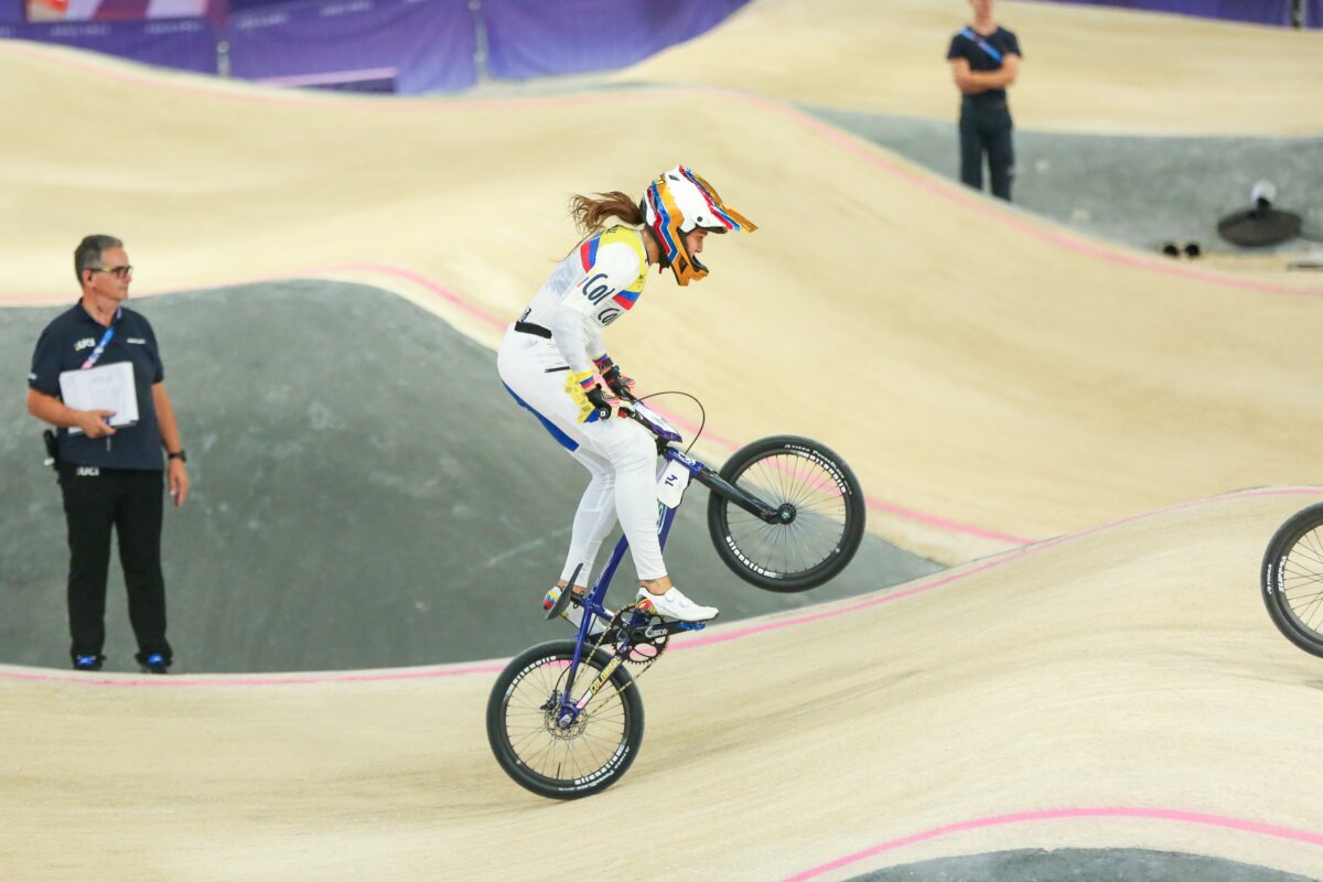 Colombia brilló en los cuartos de final del BMX: así le fue a Mariana Pajón Cuatro colombianos clasificaron a las semifinales en los Juegos Olímpicos 2024.