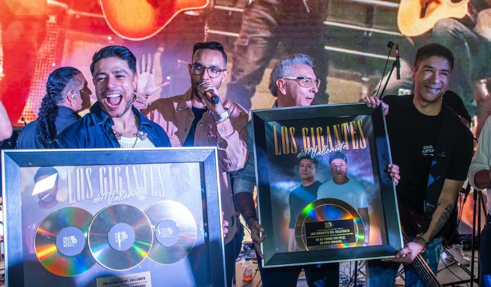 Daniel Calderón celebra 20 años de carrera musical con un nuevo disco tributo Daniel Calderón celebra dos décadas de carrera musical con el lanzamiento de su más reciente material discográfico.