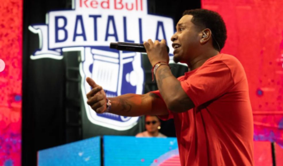 El MC Airon Punchline representará a Colombia en el Torneo de Plazas de Red Bull Batalla 2024 Este sábado 17 de agosto, Buenos Aires se convertirá en el epicentro del freestyle mundial, pues los mejores MC's de competencias callejeras de diez países se enfrentarán en el Torneo de Plazas de Red Bull Batalla 2024.