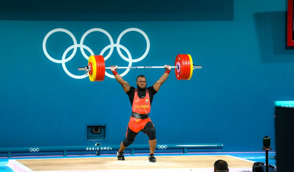 Esta es la conmovedora historia de Yeison López, el pesista colombiano que ganó medalla La historia del pesista Yeison López no es diferente a la de la mayoría de los deportistas colombianos, quienes encuentran en la resiliencia la razón de sus vidas.