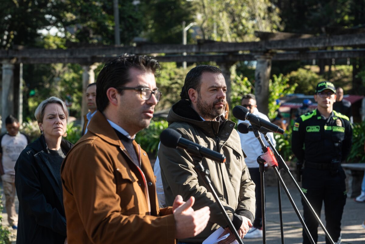 Estas son las medidas que tomó el Distrito para proteger a los niños Embera en Bogotá Galán informó las medidas que se llevarán a cabo en la capital para proteger a los menores asentados en el Parque Nacional y en las UPI La Rioja y La Florida.