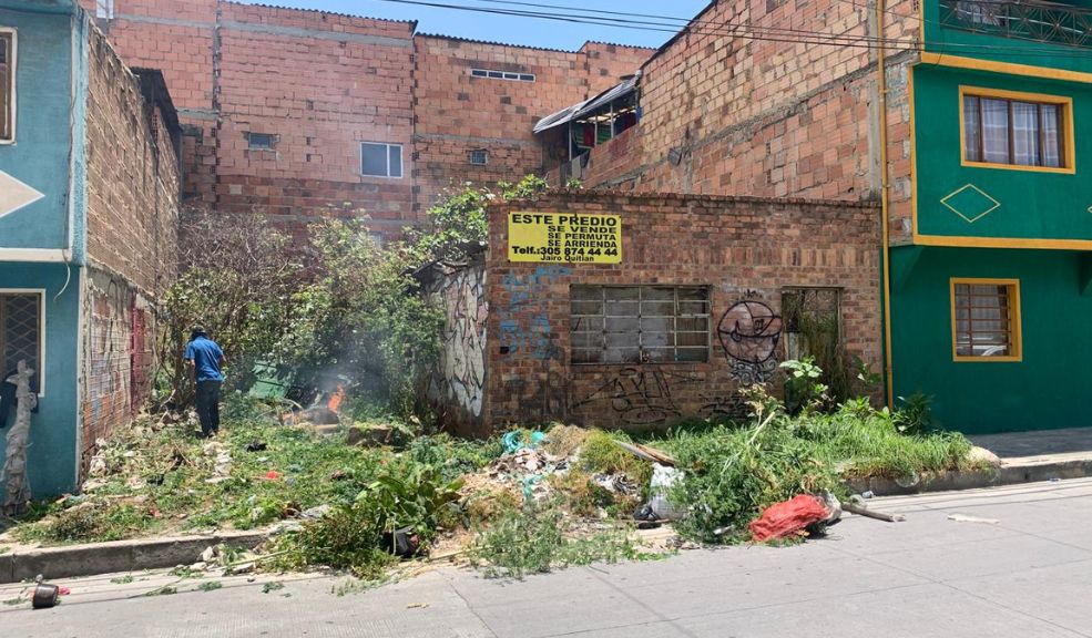 Extraña muerte de 'El Pato' en Bosa: fue hallado sin vida en un terreno Las autoridades descubrieron el cadáver de 'El Pato', luego de que los residentes de la localidad de Bosa alertaran sobre el fuerte olor proveniente de una vivienda a medio construir en el barrio Nueva Granada.