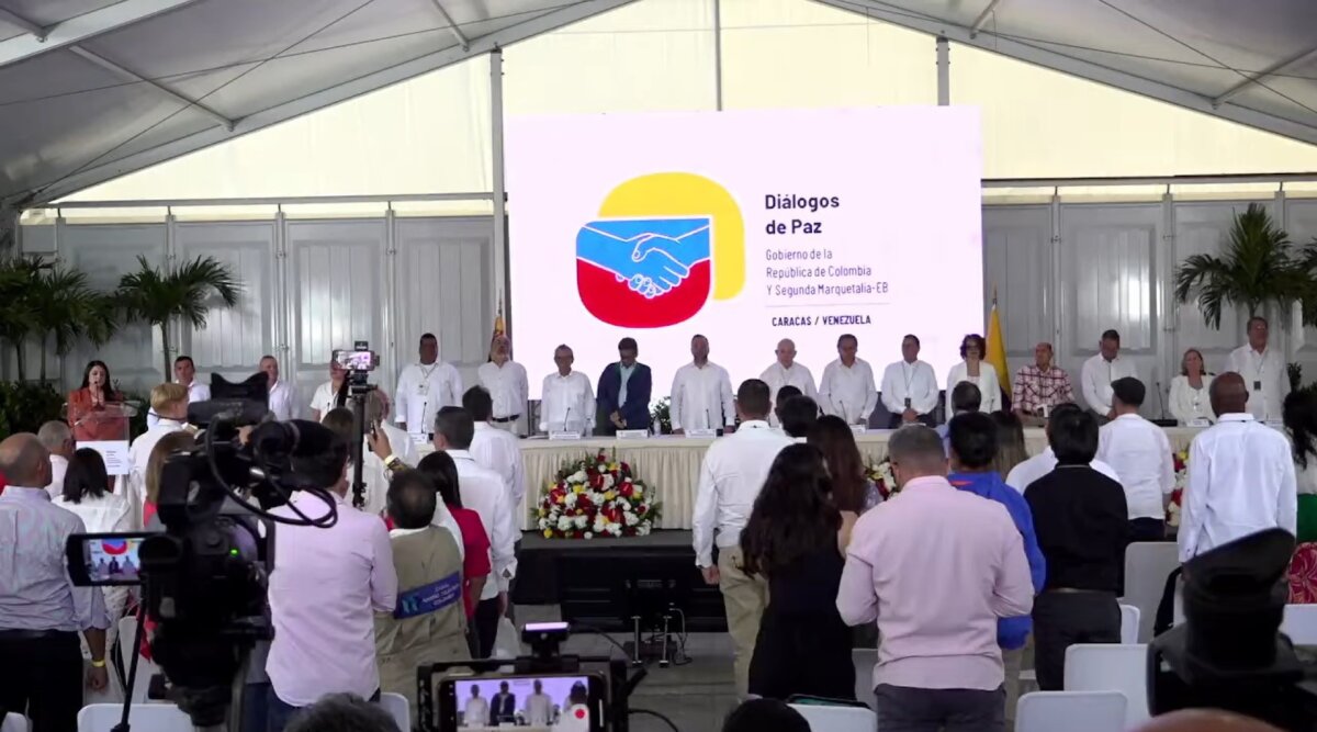 Gobierno planearía iniciar diálogos de paz con el Clan del Golfo El gobierno de Gustavo Petro estaría buscando iniciar diálogos de paz con el grupo armado Clan del Golfo, considerado como uno de los de mayor crecimiento, según expertos.