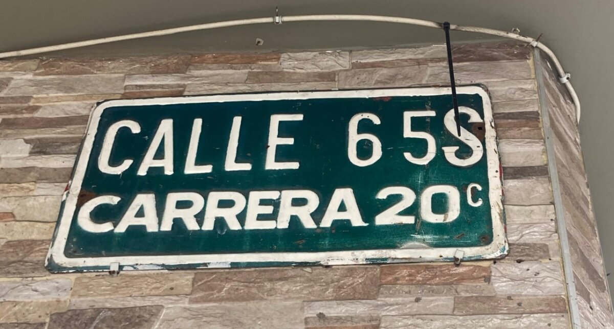 Hombre fue víctima de sicariato en plena vía pública de Ciudad Bolívar Con una trágica noticia se despertaron los habitantes del barrio San Francisco, ubicado en la localidad de Ciudad Bolívar, al enterarse de que uno de sus vecinos había sido asesinado la madrugada de este domingo.