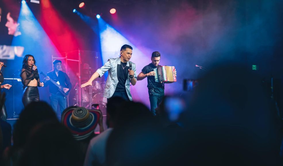 Jorge Celedón y Ana Bárbara reviven el clásico vallenato 'Olvídala' con un toque norteño Jorge Celedón, uno de los íconos del vallenato, y Ana Bárbara, 'La Reina Grupera', unieron sus voces para producir una espectacular versión norteña de la canción 'Olvídala', un clásico del vallenato de los años noventa.