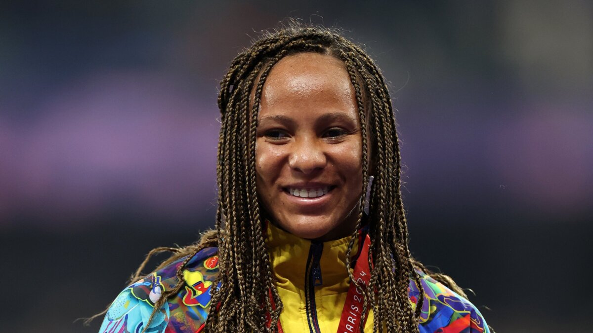 Karen Palomeque ganó medalla de oro y rompió récord en los Paralímpicos 2024 Karen Palomeque rompió récord en los 100 metros planos femeninos T38. Asimismo, Faisury Jiménez se quedó con la medalla de bronce en la misma categoría.