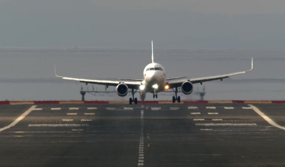 Latam cancela vuelos por escasez de combustible en algunos aeropuertos LATAM Airlines Colombia trabaja en conjunto con Ecopetrol para obtener información actualizada sobre la normalización de la producción en la refinería de Cartagena y así poder evaluar día a día su operación.