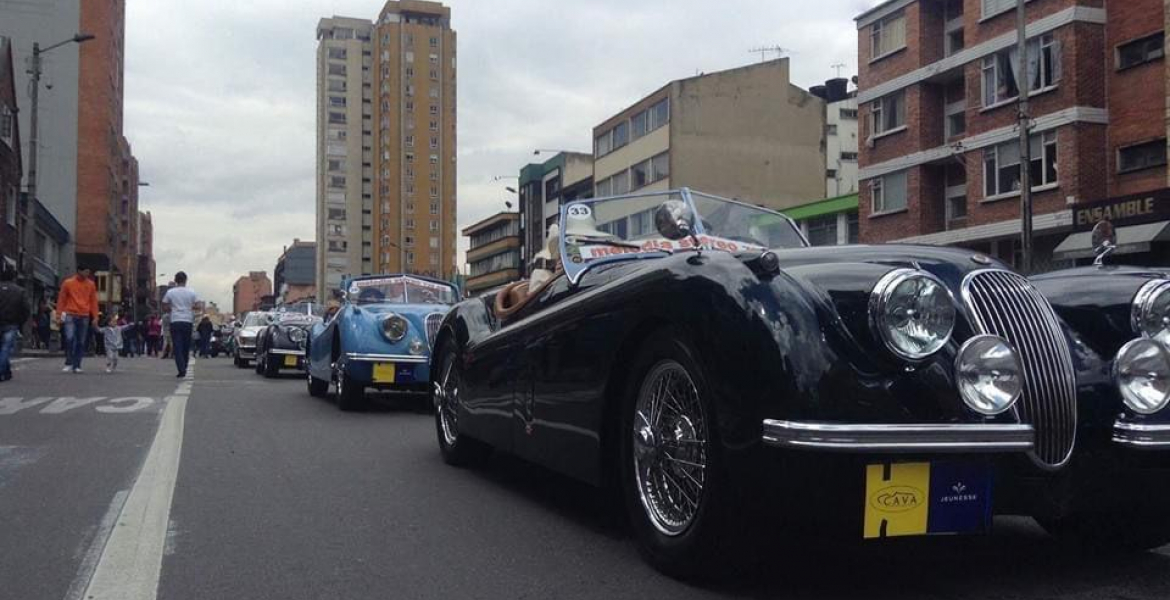 No se pierda el desfile de carros antiguos que se realizará en Bogotá Más de 200 autos clásicos llenarán las calles de Bogotá en un desfile este 31 de agosto en celebración a la historia y tradición de la ciudad en el marco de cumpleaños número 468.