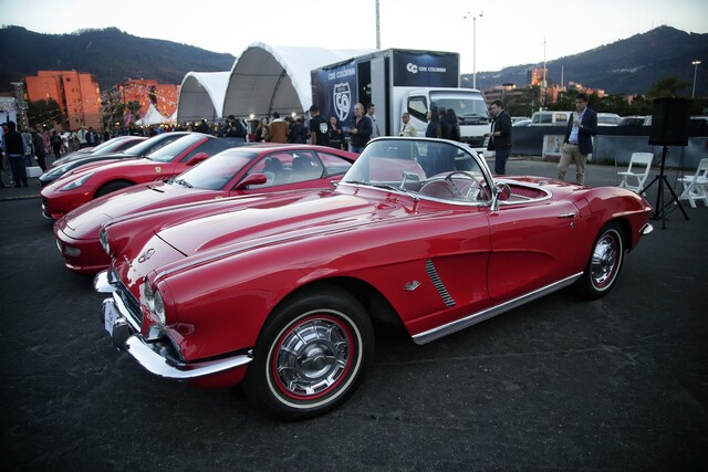 No se pierda el desfile de carros antiguos que se realizará en Bogotá Más de 200 autos clásicos llenarán las calles de Bogotá en un desfile este 31 de agosto en celebración a la historia y tradición de la ciudad en el marco de cumpleaños número 468.