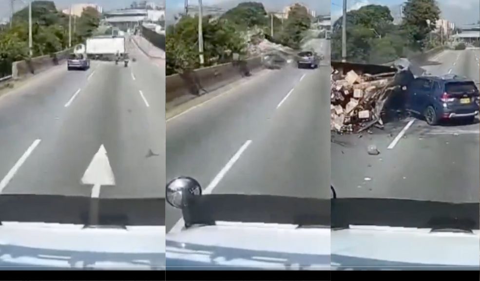 EN VIDEO: Momento exacto del grave choque de camión que dejó dos personas muertas De acuerdo con el reporte de las autoridades, el choque fue entre un furgón, una camioneta y una motocicleta.