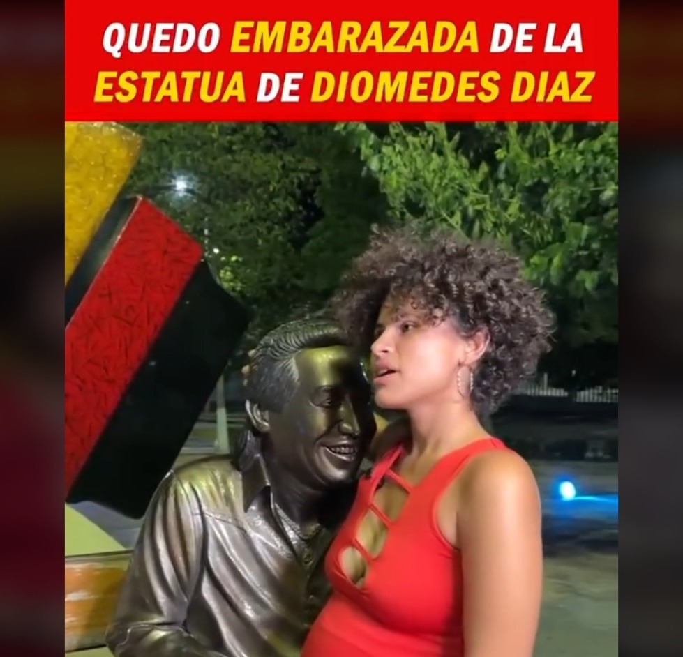 Mujer asegura haber quedado embarazada de la estatua de Diomedes Díaz La mujer asegura que no le fue infiel a su esposo y que quedó embarazada de la estatua de Diomedes Díaz.