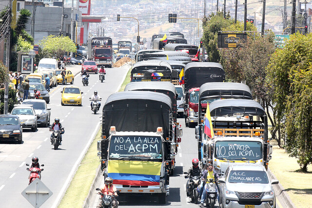 "No podemos mantener el Diésel congelado": Petro sobre el aumento del precio del ACPM Gobierno Petro defiende aumento del ACPM y advierte sobre influencia uribista en protestas.