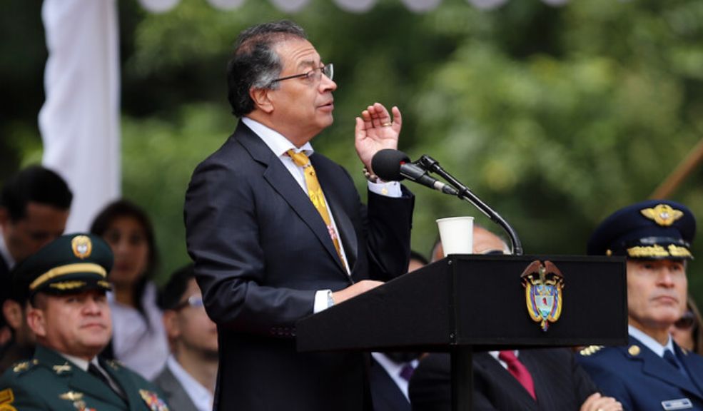 Petro propuso alianza de empresas públicas de telecomunicaciones El presidente de la República, Gustavo Petro, criticó la decisión tomada en las últimas horas por el Concejo de Medellín en primer debate de autorizar la venta de las acciones de Tigo UNE en poder de EPM a la multinacional Milicom.