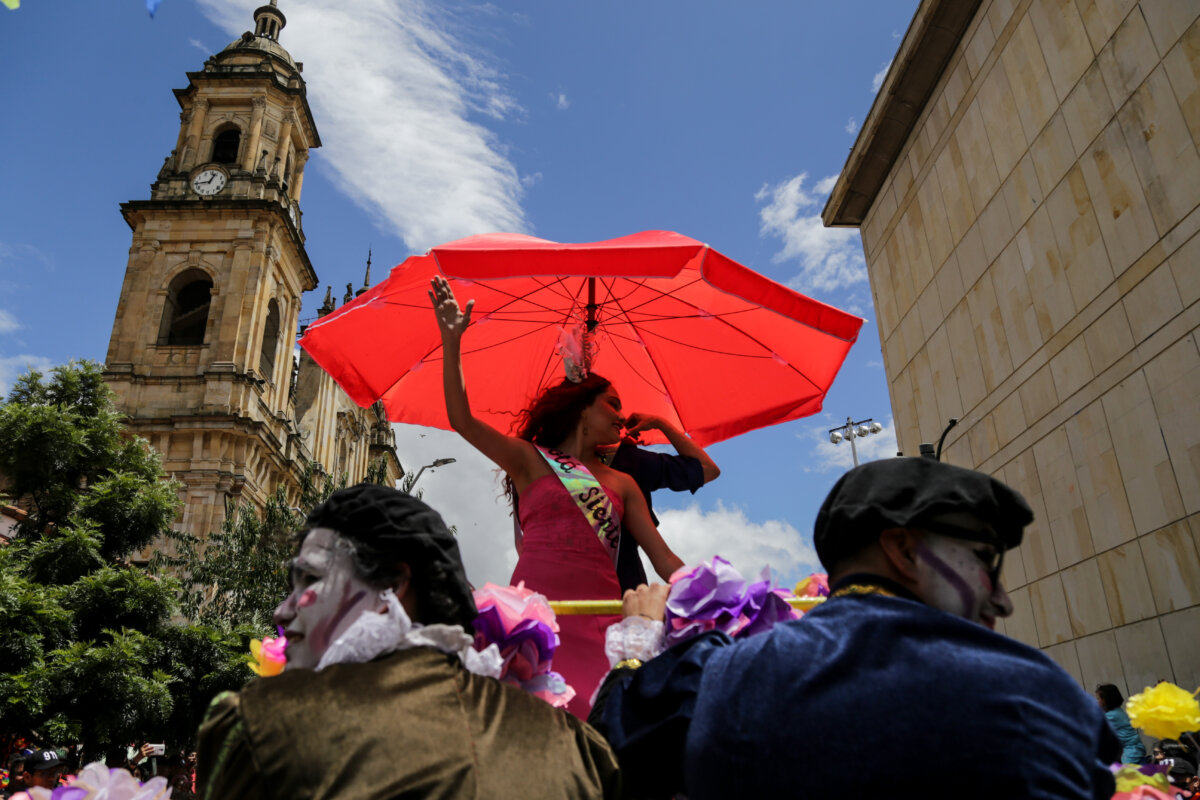 Pille los eventos gratuitos que se realizarán para celebrar el cumpleaños de Bogotá Para conmemorar los 486 años de Bogotá, el Instituto Distrital de las Artes (Idartes) ha preparado una variada programación cultural que incluye festivales de música gratuitos, la Cinemateca al Parque, espectáculos de teatro y circo, eventos de danza y la conmemoración de los 20 años de Libro al Viento.