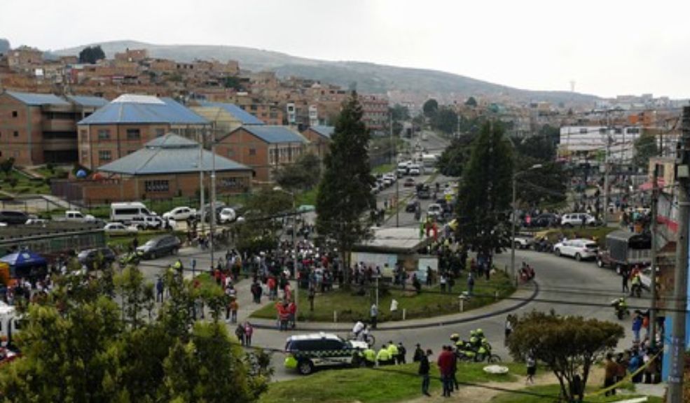 Policía desarticula grupo de vendedores de droga en Ciudad Bolívar En un operativo realizado por la Policía Metropolitana de Bogotá, en colaboración con la Fiscalía General de la Nación, se logró desarticular a la organización delincuencial conocida como "Los Cobras", quienes operaban en los alrededores de colegios en el sur de la capital colombiana.