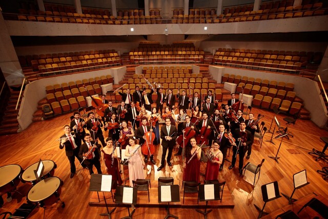 Reconocido pianista Israelí se presentará con la filarmónica de Bogotá La Filarmónica de Bogotá, bajo la dirección de Joachim Gustafsson, se unirá al pianista Alon Goldstein para presentar un repertorio impresionante compuesto por el 'Concierto para piano N.º 17 en Sol mayor, K. 453' de Mozart y la 'Sinfonía N.º 5 en Si bemol mayor' de Bruckner.