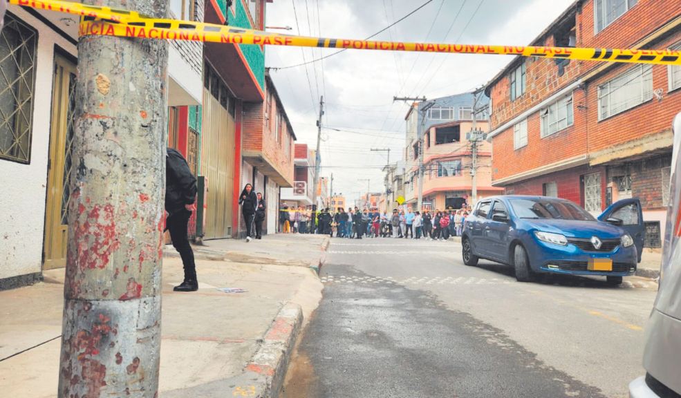 Revelan la identidad del hombre que fue asesinado cuando salía de su casa en Tunjuelito El rostro del sujeto que acabó con la vida del hombre quedó registrado en videos de las cámaras de seguridad. Las autoridades trabajan para dar con su paradero.