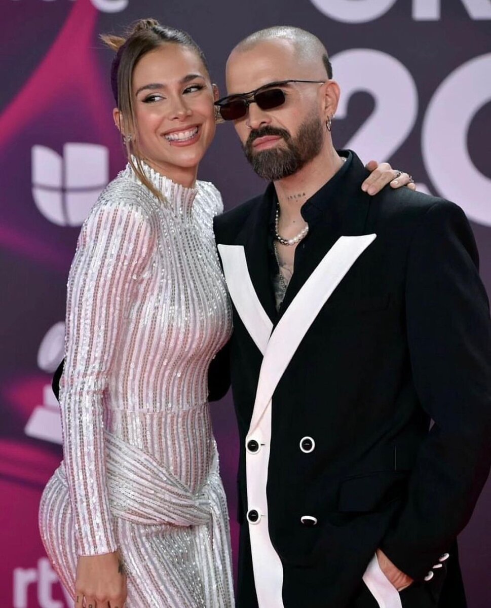 "Seguimos renovando contrato": Greeicy y Mike Bahía celebran 13 años juntos Festejando más de una década de noviazgo, la cantante caleña, Greeicy Rendón, compartió emotivo mensaje de aniversario en sus redes sociales.