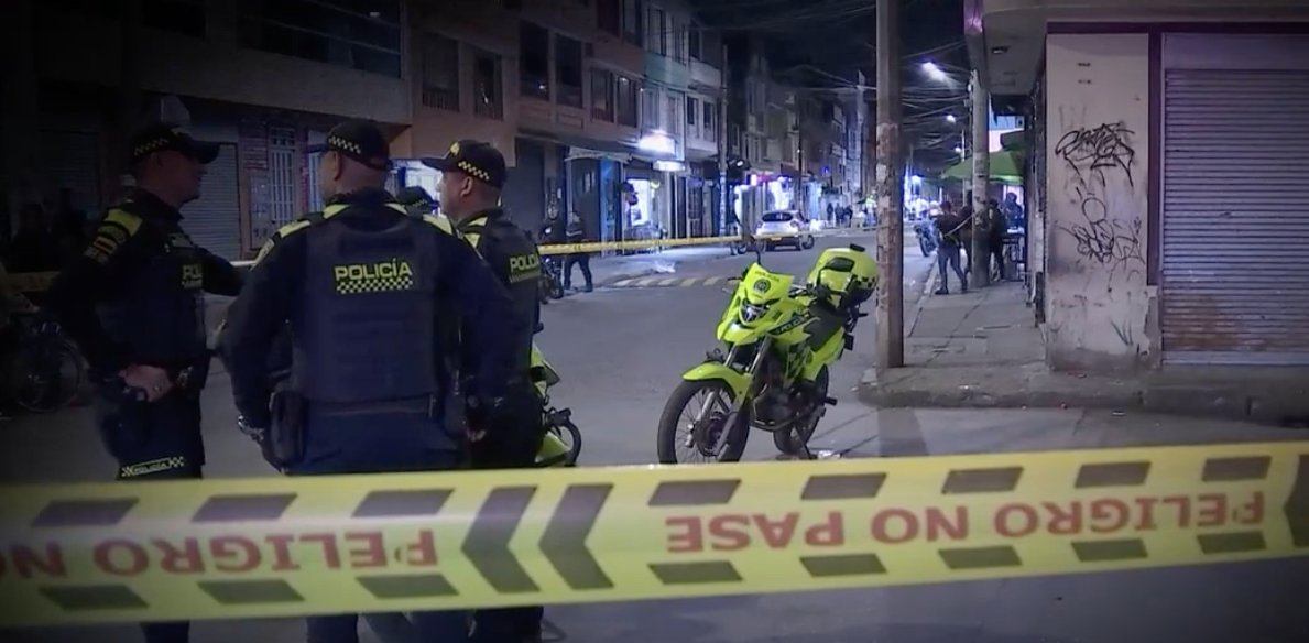 Sicario asesinó a un vendedor informal en Engativá En la noche de este lunes, los gritos y el sonido de varios disparos retumbaron en una calle del barrio El Palmar, en Engativá, luego de que un sicario acabara con la vida de un hombre bastante conocido en el sector.