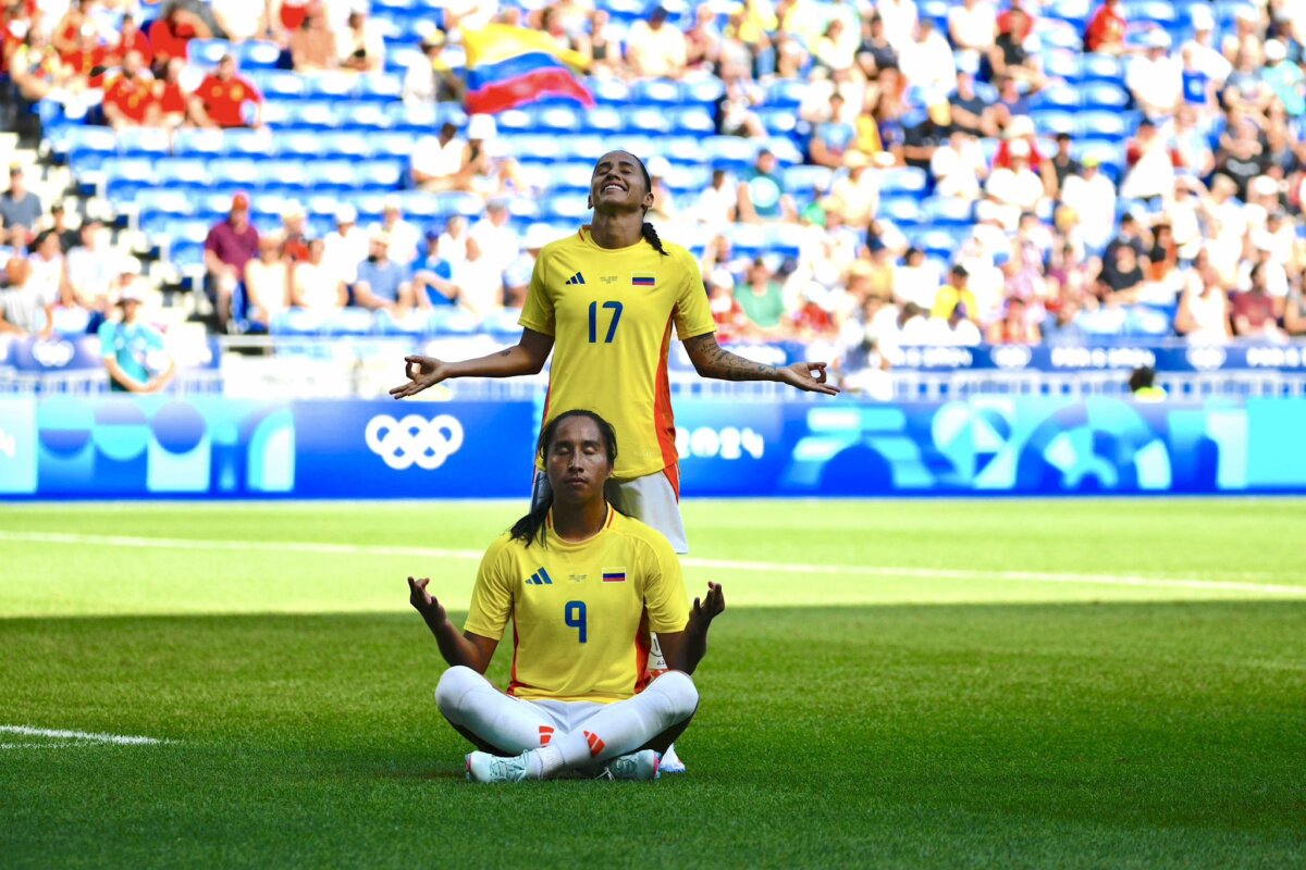 Tras dejar el alma en la cancha, Colombia cayó ante España en los penales A pesar de que empezó ganando 2-0 el partido contra España, la selección femenina de Colombia perdió en penales y se despidió de París este sábado.