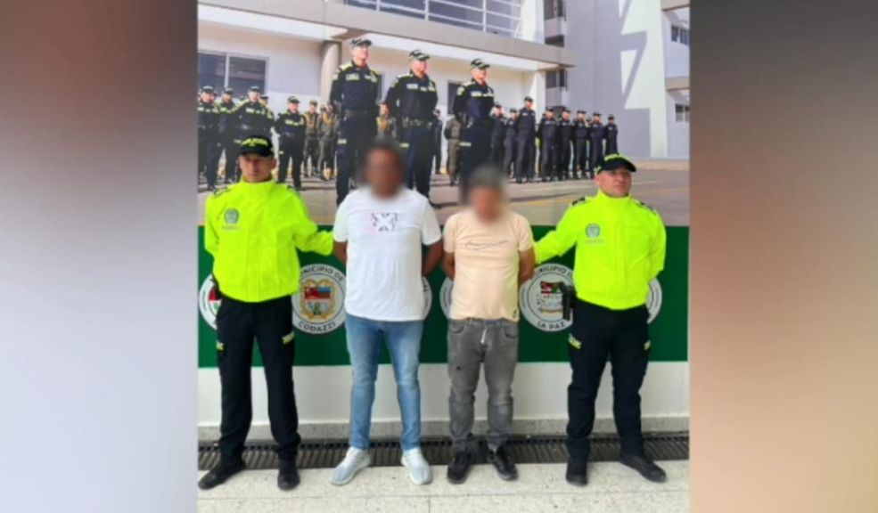 Desarticulan narcoclan familiar en Colombia con apoyo del FBI En una operación conjunta entre la Policía Nacional de Colombia, la Fiscalía General de la Nación y la Oficina Federal de Investigación (FBI) de los Estados Unidos, se logró la captura de cuatro presuntos integrantes de una organización transnacional dedicada al narcotráfico.