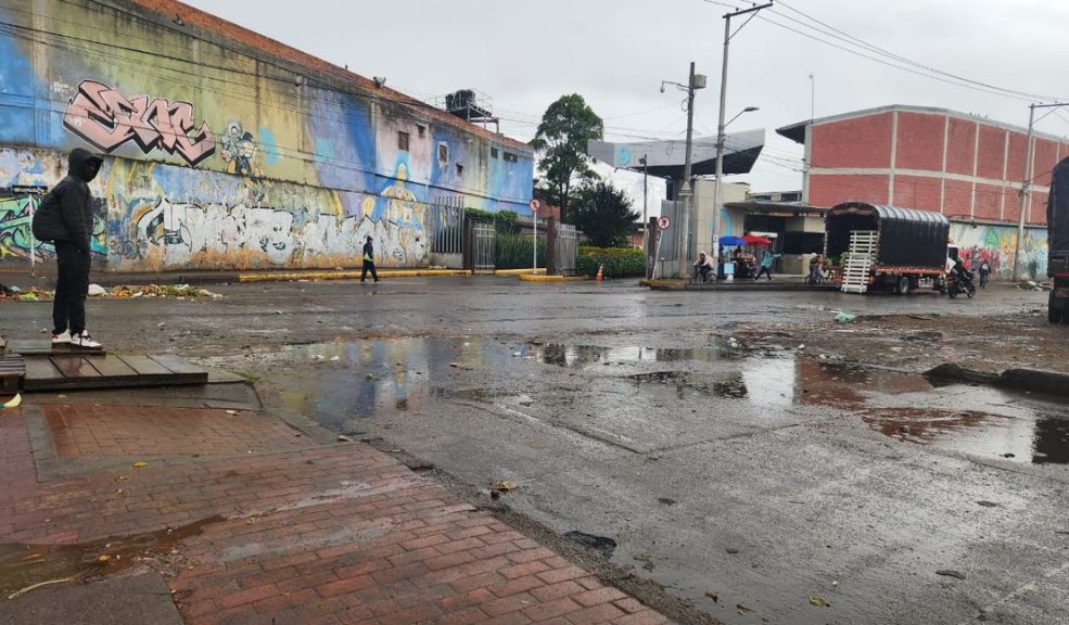 Riña entre hermanos dejó un muerto en Kennedy Como si se tratara de dos enemigos a muerte, dos hombres armados con cuchillos se enfrentaron en plena vía pública del barrio María Paz (Kennedy).