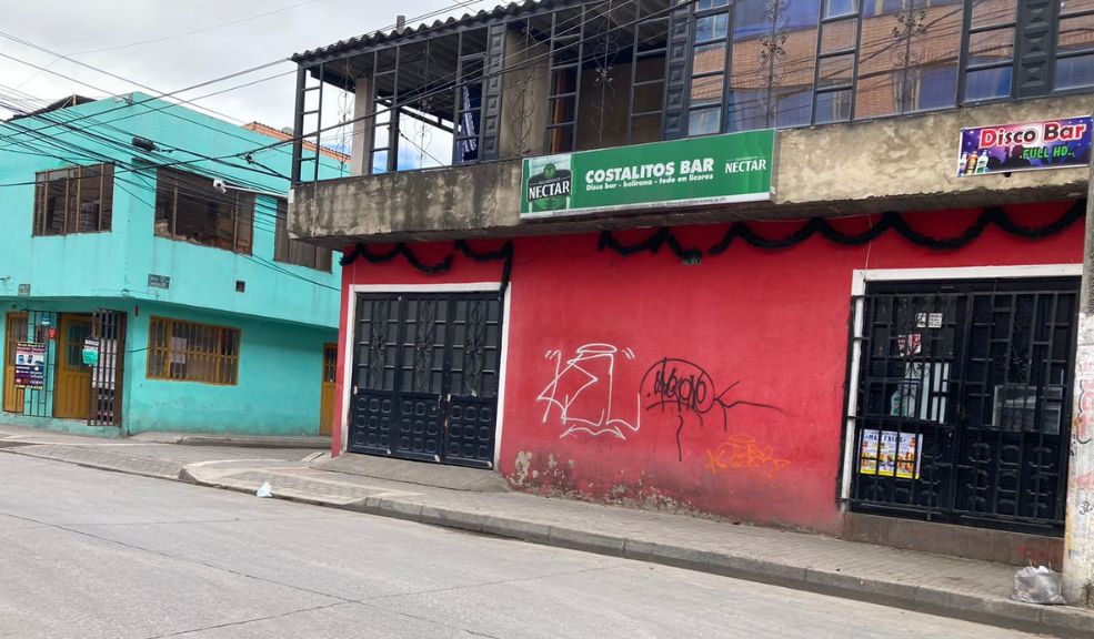 Sicariato en Bosa dejó un muerto y tres heridos Cuatro personas fueron atacadas a bala a las afueras de un bar del barrio Santa Fe, de la localidad de Bosa. Una persona murió y los heridos fueron trasladados a un centro asistencial.