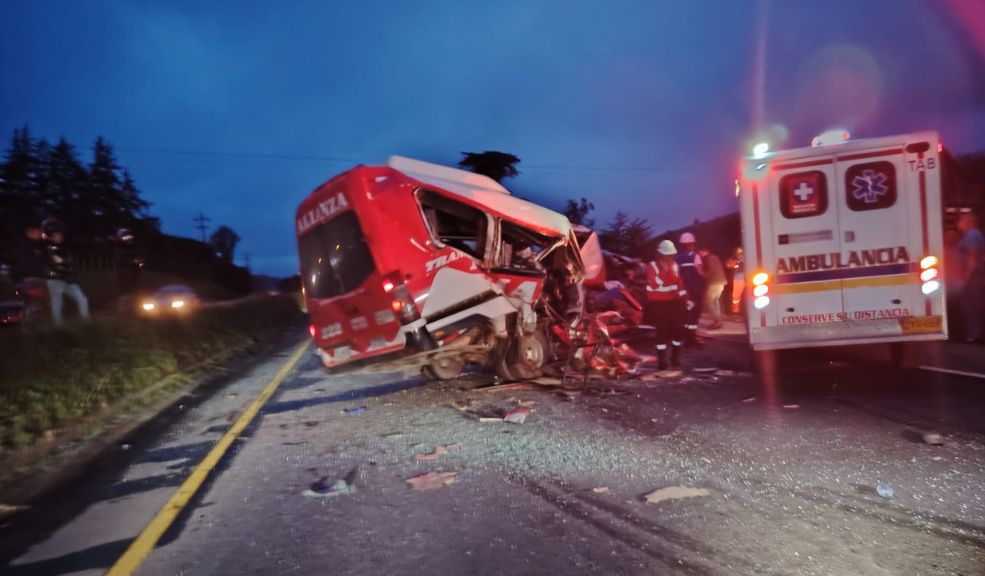 Aparatoso accidente en la vía Chocontá- Bogotá dejó un muerto y seis heridos Dentro de los heridos se encuentra un bebé de seis meses.