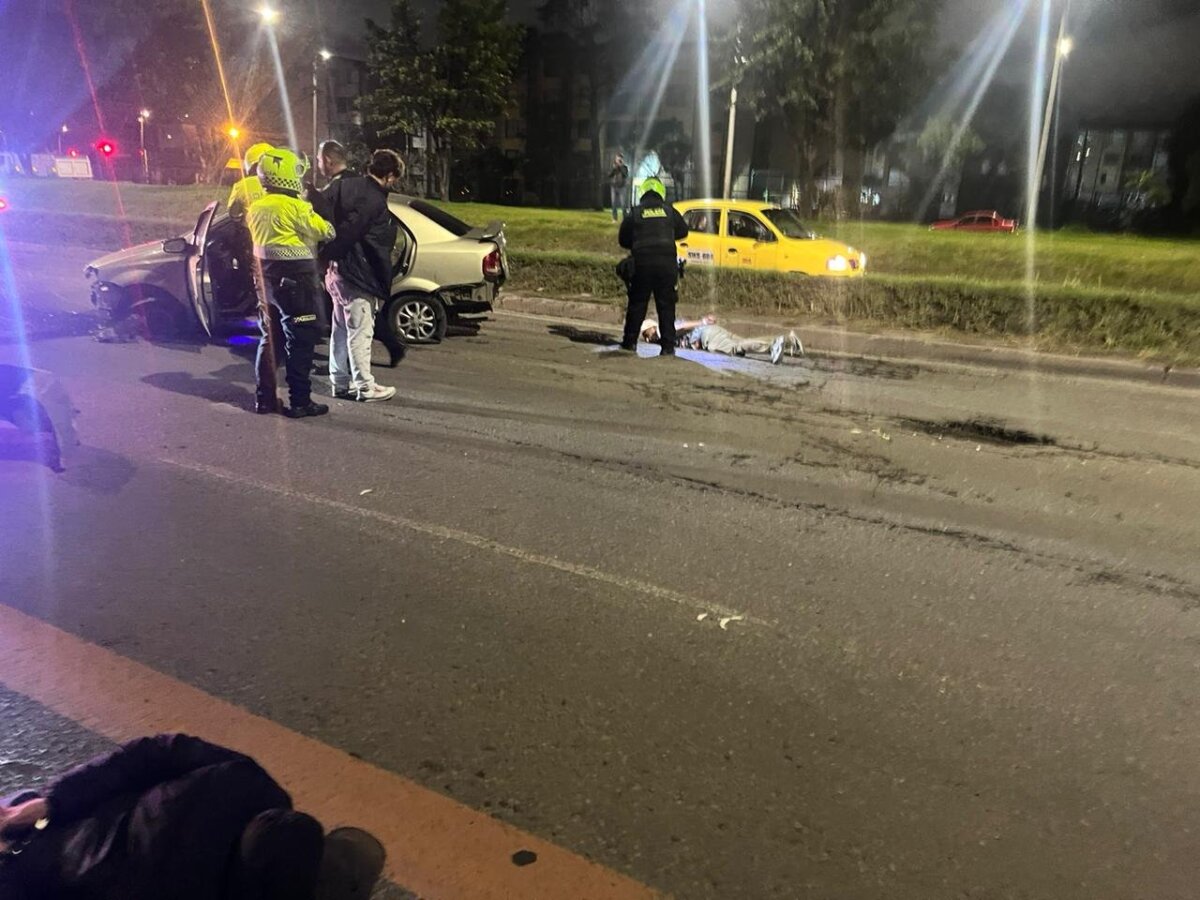 ¡De película! Robo de carro terminó en persecución y balacera Los sujetos robaron el vehículo en la localidad de Usme, pero posteriormente fueron capturados en Kennedy.