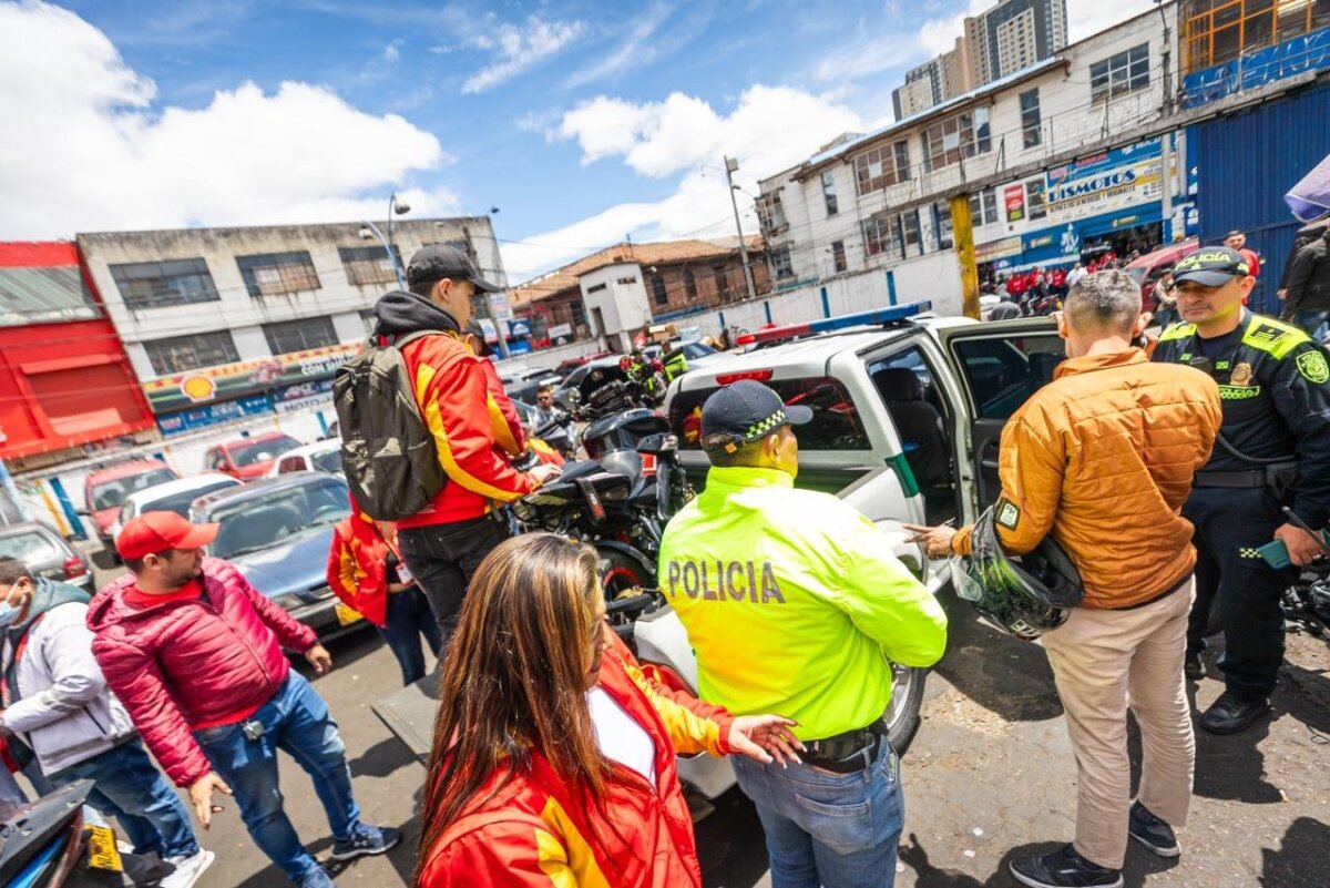 Duro golpe contra los criminales en julio: se desarticularon bandas y realizaron importantes capturas El trabajo conjunto entre la Secretaría de Seguridad, Convivencia y Justicia, la Policía Metropolitana de Bogotá y la Fiscalía, entre otros organismos, permitieron obtener importantes resultados en julio en la lucha contra la criminalidad en la capital.