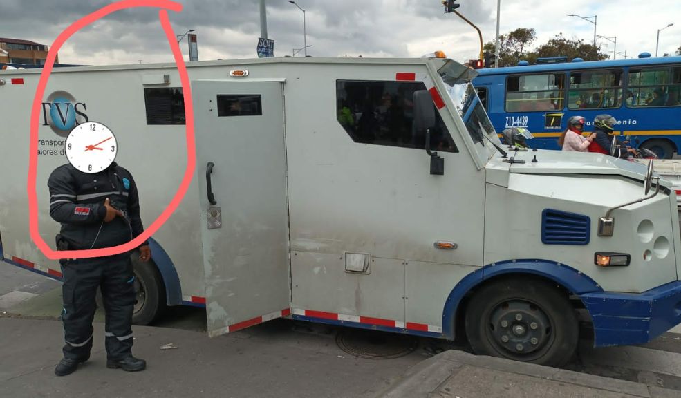 Autoridades se pronuncian sobre robo de carro de valores La tarde de este miércoles se conoció la noticia del robo de un carro de valores en la localidad de Los Mártires, en Bogotá. Según informaron las autoridades, el vehículo fue finalmente recuperado en una bodega ubicada en la localidad de Antonio Nariño, gracias a un operativo de seguridad.