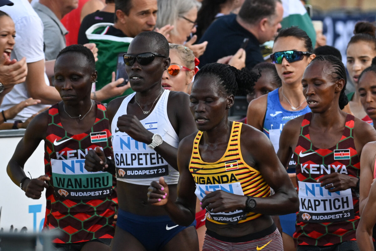 Rebecca Cheptegei, atleta que participó en los Juegos Olímpicos, falleció tras ser quemada por su pareja Nacida en el corazón de Uganda en 1991, Rebecca Cheptegei se convirtió en una de las figuras más destacadas del atletismo africano. Desde sus primeros pasos en las pistas, demostró un talento innato para las largas distancias, conquistando corazones y récords a lo largo de su carrera.