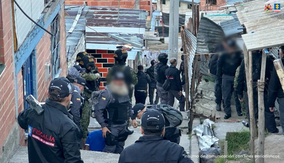 Autoridades hallan restos humanos durante operativo en Usme: una mujer fue capturada El aterrador hallazgo se dio en medio de un operativo realizado en la localidad de Usme. Personal del CTI encontró los restos humanos en una zona boscosa del sector.