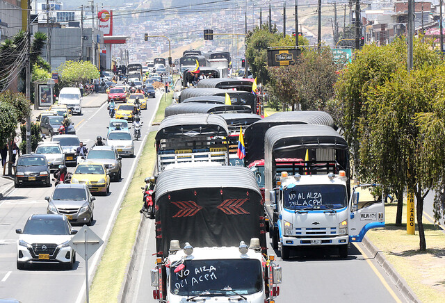 Camioneros protestan en varios puntos de Bogotá y Soacha: así están las vías Los bloqueos y manifestaciones pacíficas del gremio de camioneros han generado afectaciones viales y trancones. Le contamos cuáles son los puntos de protesta.