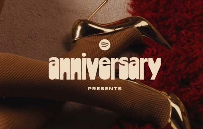 Christina Aguilera celebra sus 25 años en la música con un EP de sus mejores éxitos Spotify ha lanzado un proyecto especial en honor al 25º aniversario del álbum debut homónimo de Christina Aguilera. Este tributo incluye un video y un EP exclusivo como parte de la serie Spotify Anniversaries.